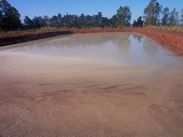 Indústria Farinha de Milho com lagoa contaminada antes do uso de microrganismos para descontaminação